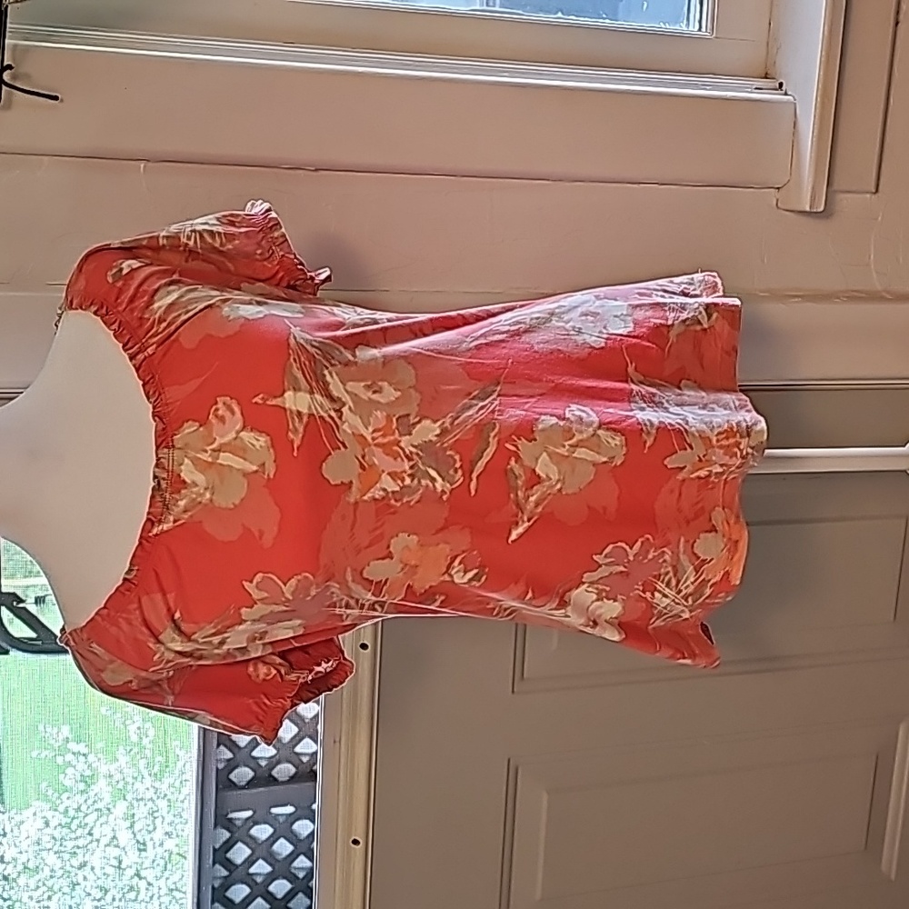 St John's Bay Womans size S In beautiful pink tones and white top.